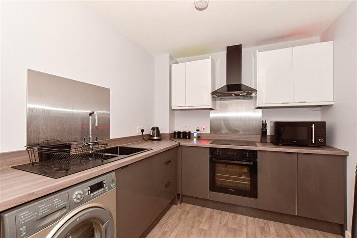 2 Bedroom Flat For Sale In Godric Road, Newport, Isle Of Wight, PO30