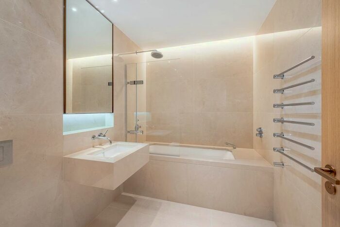 2 Bedroom Flat To Rent In Victoria Road, London, W8