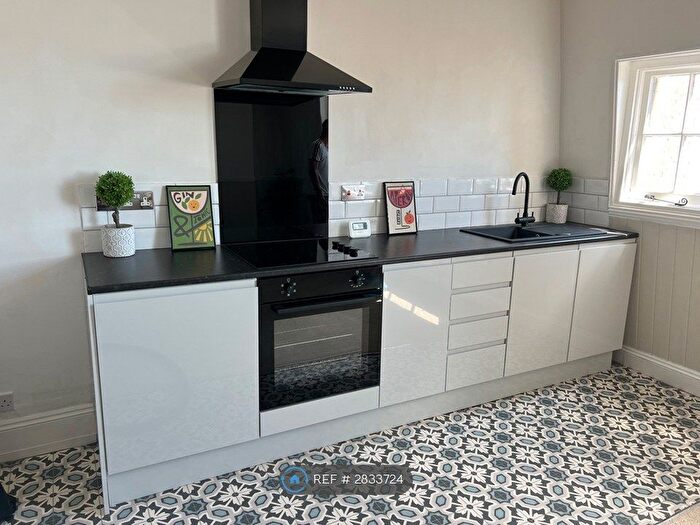 2 Bedroom Flat To Rent In White Rock, Hastings, TN34