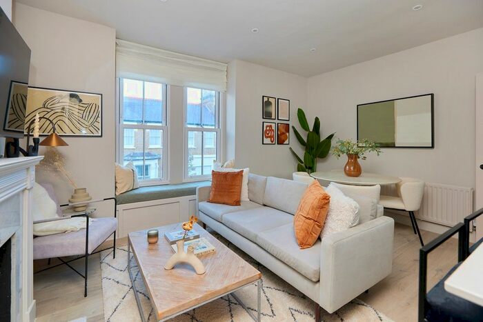 2 Bedroom Flat To Rent In Disbrowe Road, London, W6