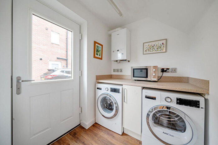 3 Bedroom Detached House For Sale In Bryant Close, Chippenham, SN15