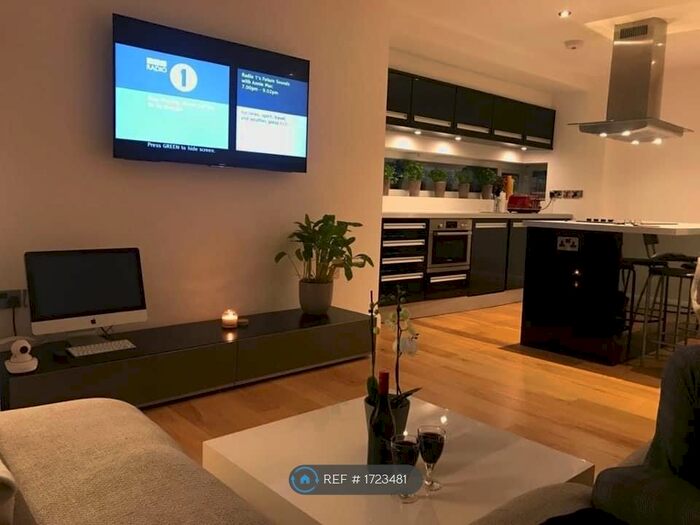 2 Bedroom Flat To Rent In Wilmslow Road, Manchester, M20