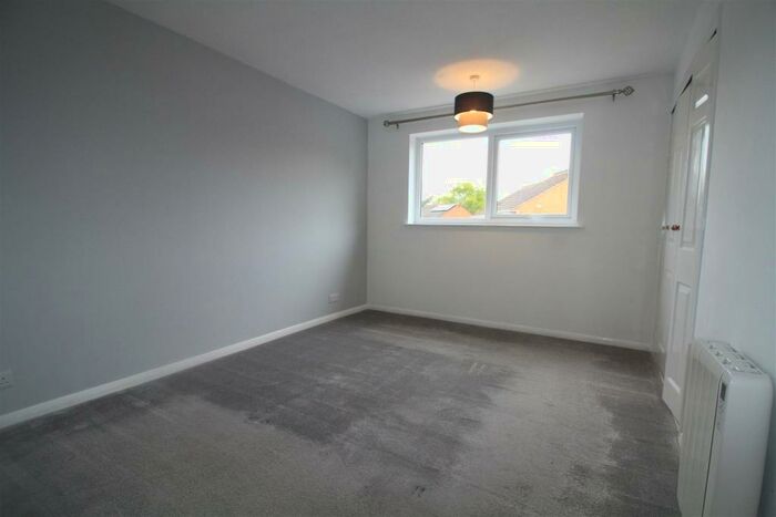 2 Bedroom Semi-Detached House To Rent In Paddock Close, Nottingham, NG6