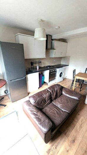 4 Bedroom Maisonette To Rent In Portia Way, Mile End, E3