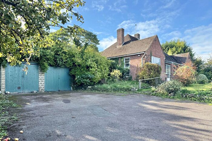 4 Bedroom Detached Bungalow For Sale In Larkhill, Wantage, OX12