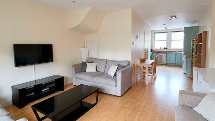 4 Bedroom Terraced House To Rent In Moffat Road, Tooting, SW17
