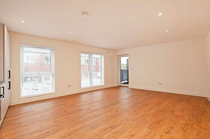 2 Bedroom Flat To Rent In Little London Road, Sheffield, S8