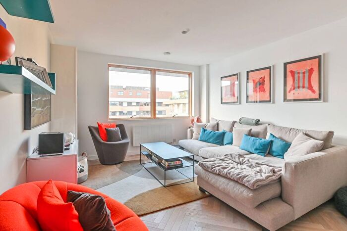 2 Bedroom Flat For Sale In Poole Street, Islington, London, N1