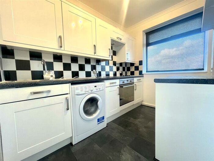 1 Bedroom Flat To Rent In Princessa Court, Enfield, EN2
