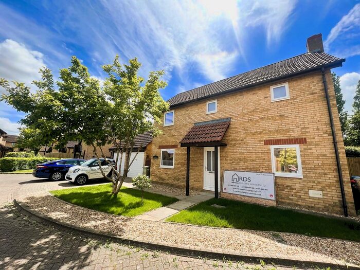 3 Bedroom Property To Rent In Chevalier Grove, Crownhill, Milton Keynes, Buckinghamshire., MK8