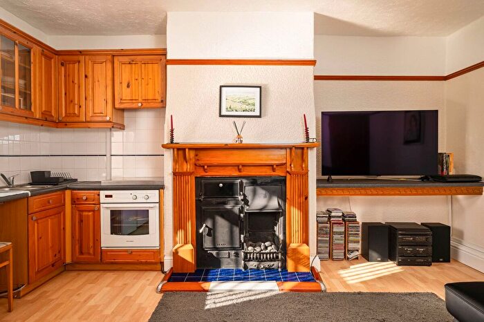 2 Bedroom Terraced House For Sale In Whitehall Road, Drighlington, BD11