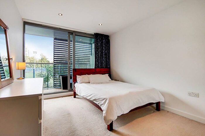 2 Bedroom Flat To Rent In Candy Wharf, Bow, London, E3