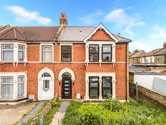 4 Bedroom End Of Terrace House For Sale In Airthrie Road, Ilford, IG3