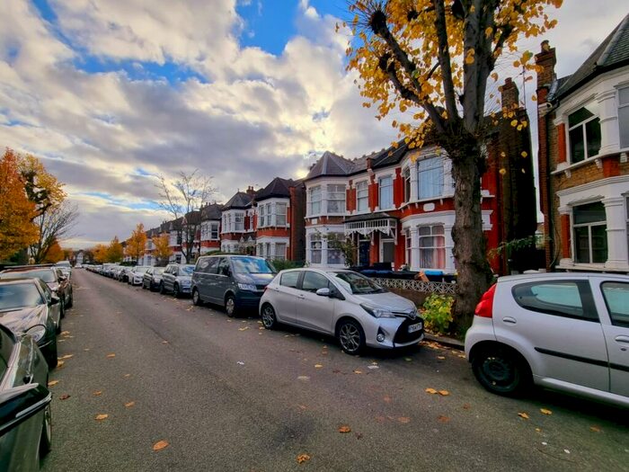 2 Bedroom Flat To Rent In Osborne Road, Palmers Green, N13