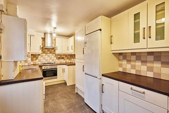 2 Bedroom End Of Terrace House To Rent In Newhaven Lane, London, E16