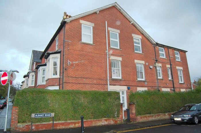 2 Bedroom Flat To Rent In Wyndham Road, Salisbury, SP1