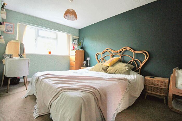 2 Bedroom Flat For Sale In Eastbury Close, Thornbury, BS35