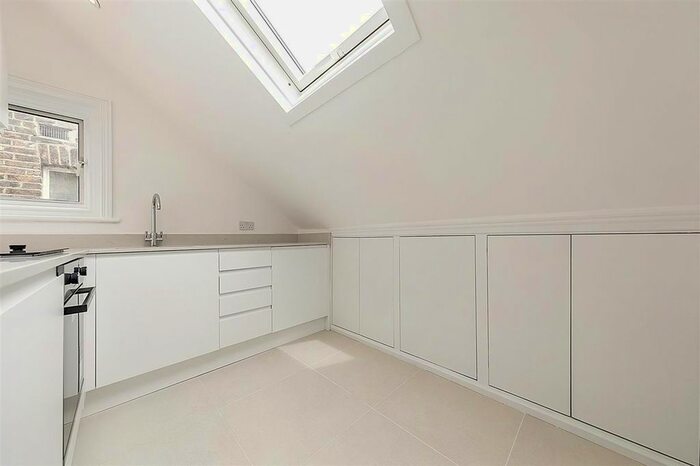 2 Bedroom Flat To Rent In Elms Road, London, SW4