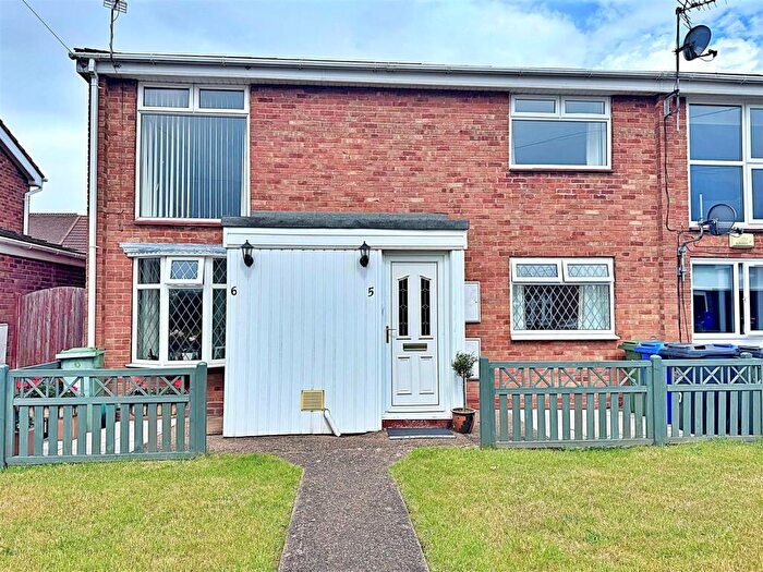 2 Bedroom Flat For Sale In Claymore Close, Cleethorpes, N.E. Lincs, DN35