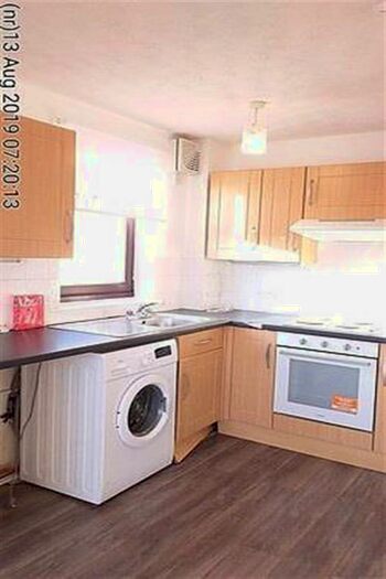2 Bedroom Ground Flat To Rent In Halmyre Street, EH6