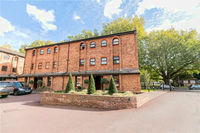 2 Bedroom Apartment To Rent In Kingfisher Place, Reading, RG1