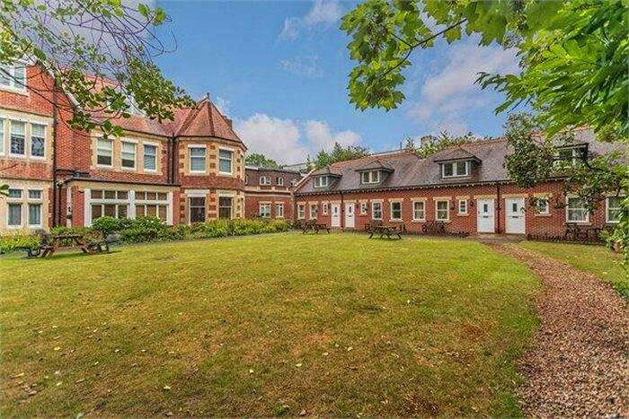 3 Bedroom Cottage To Rent In Roysdean Manor, Bournemouth, BH1