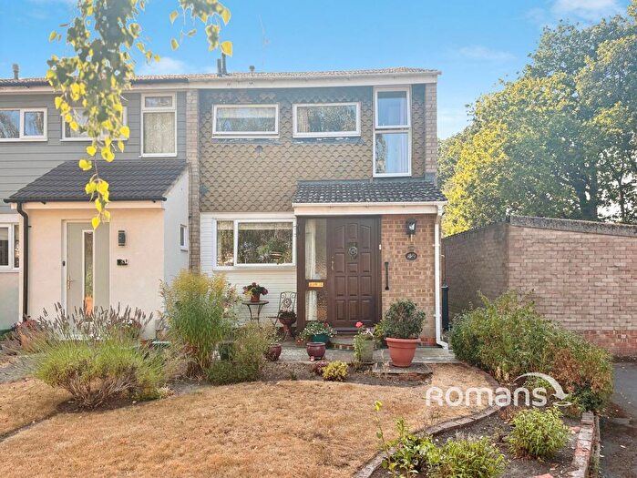 3 Bedroom End Of Terrace House For Sale In Frensham Close, Yateley, Hampshire, GU46