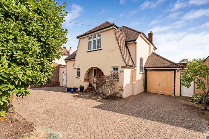 3 Bedroom Detached House For Sale In Tollers Lane, Coulsdon, CR5