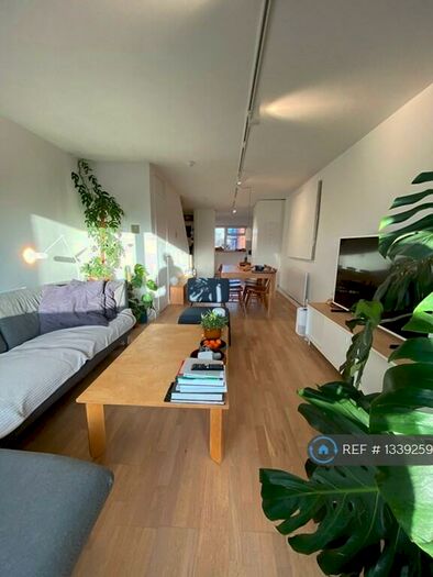 2 Bedroom Maisonette To Rent In Knights Close, London, E9