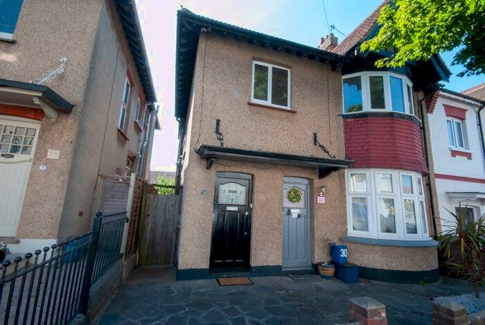 2 Bedroom Flat To Rent In Somerville Gardens, Leigh-On-Sea, SS9