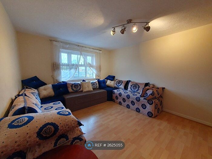 2 Bedroom Flat To Rent In Lupin Crescent, Ilford, IG1