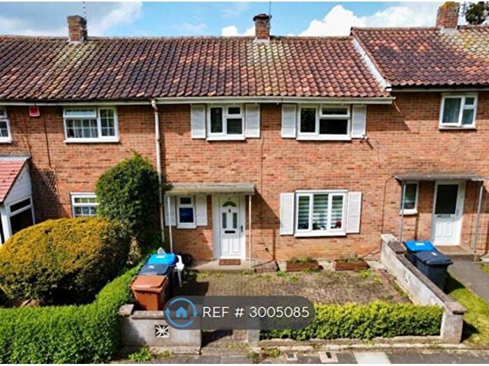 3 Bedroom Terraced House To Rent In Grange Road, Northampton, NN3