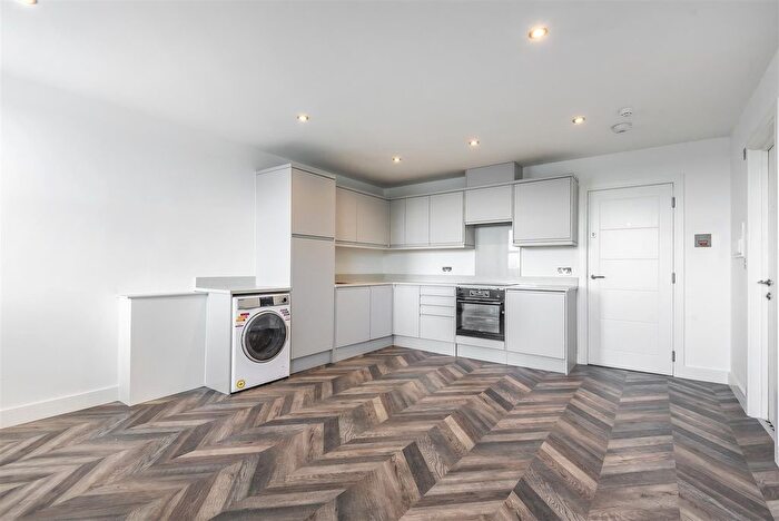 1 Bedroom Flat For Sale In London Heights, London Road, Camberley, GU15