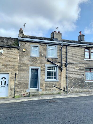 3 Bedroom House To Rent In Clough Lane, Halifax, HX2