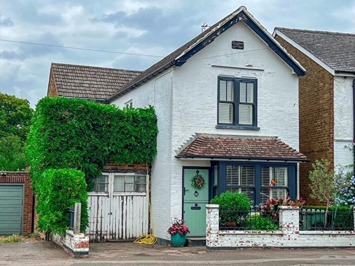 3 Bedroom Detached House For Sale In Hurst Road, West Molesey, KT8