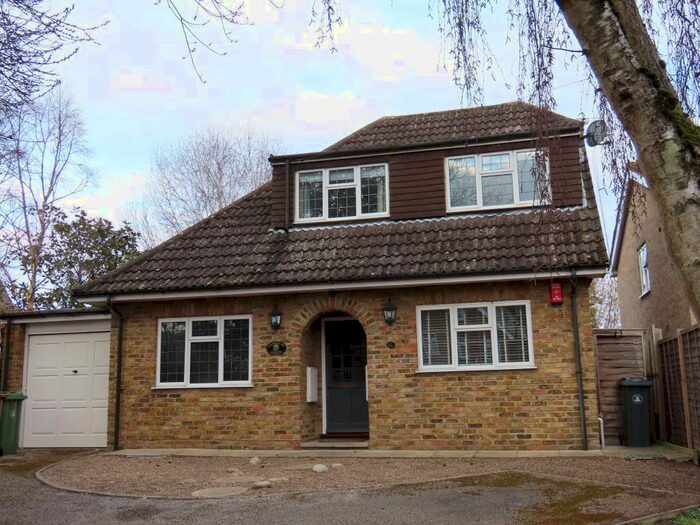 3 Bedroom Detached House To Rent In Windsor Road, Chobham, GU24