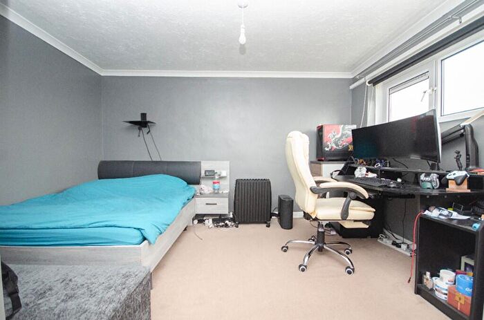 2 Bedroom Duplex For Sale In Taranto Road, Lordswood, Hampshire, SO16