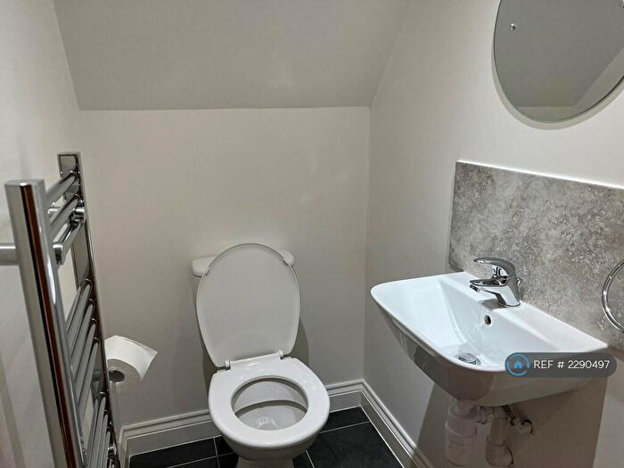 2 Bedroom Flat To Rent In Detling House, Maidstone, ME16