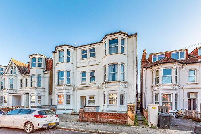 3 Bedroom Flat For Sale In Worthing Road, Southsea, PO5