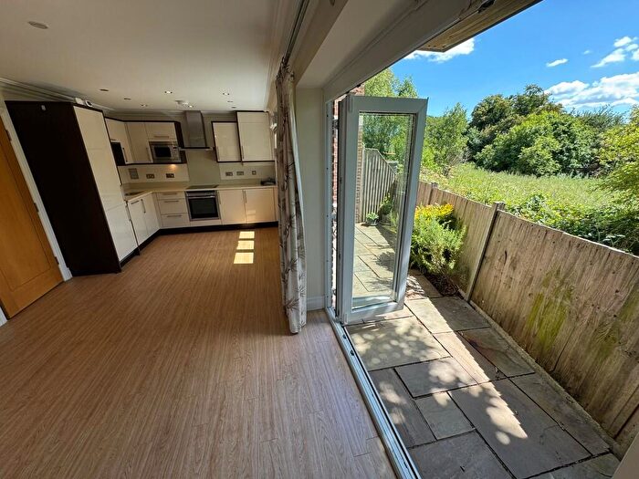 2 Bedroom Flat To Rent In Bluebridge Road, Brookmans Park, AL9