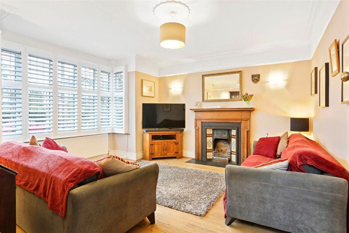 4 Bedroom Detached House For Sale In The Crescent, Belmont, Sutton, SM2