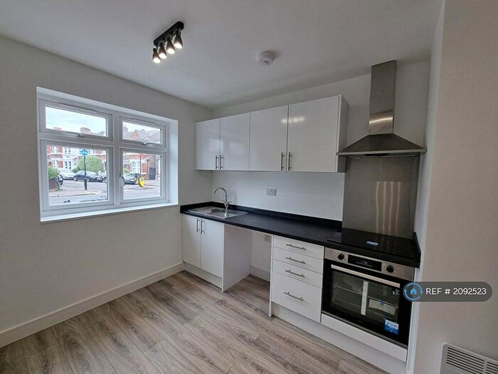 2 Bedroom Flat To Rent In Catford Hill, London, SE6