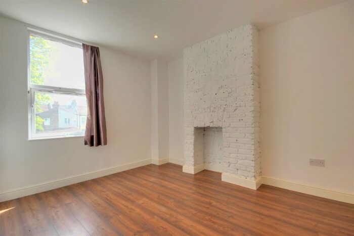 2 Bedroom Maisonette To Rent In Kingsway, Enfield, EN3
