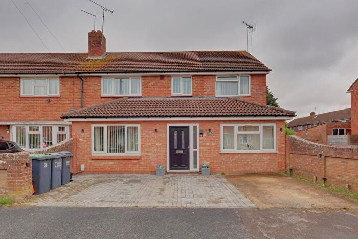 4 Bedroom End Of Terrace House For Sale In Thruxton Road, Havant, PO9