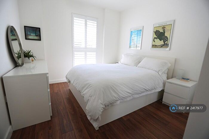 1 Bedroom Flat To Rent In Atkins Square, London, E8