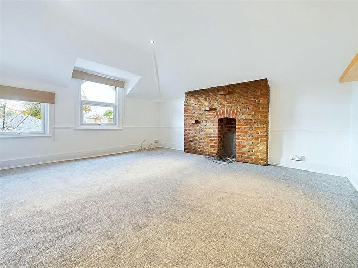 1 Bedroom Flat To Rent In Woodlands Road, Isleworth, TW7