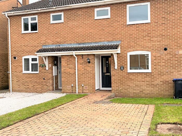 2 Bedroom Terraced House To Rent In Weston Close, Warwick, CV34