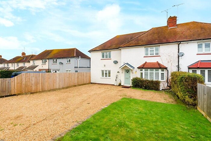 4 Bedroom Semi-Detached House For Sale In Grazeley Road, Three Mile Cross, Reading, Berkshire, RG7