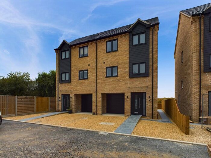 3 Bedroom Semi-Detached House To Rent In Sandpiper Way, Downham Market, PE38