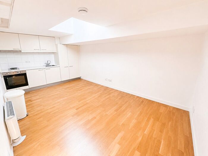 Studio To Rent In Holloway Road, London, N19